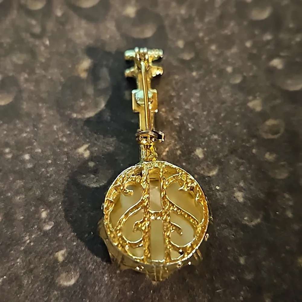 Vintage Banjo Mother of Pearl Pin - Picture 3 of 3